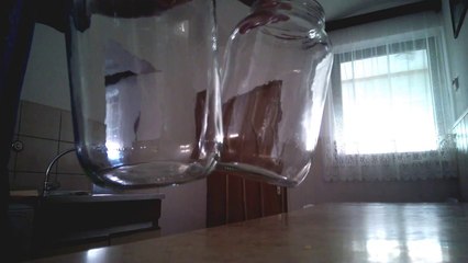 2 bocaux qui rebondissent l'un sur l'autre : experience du point de contact!