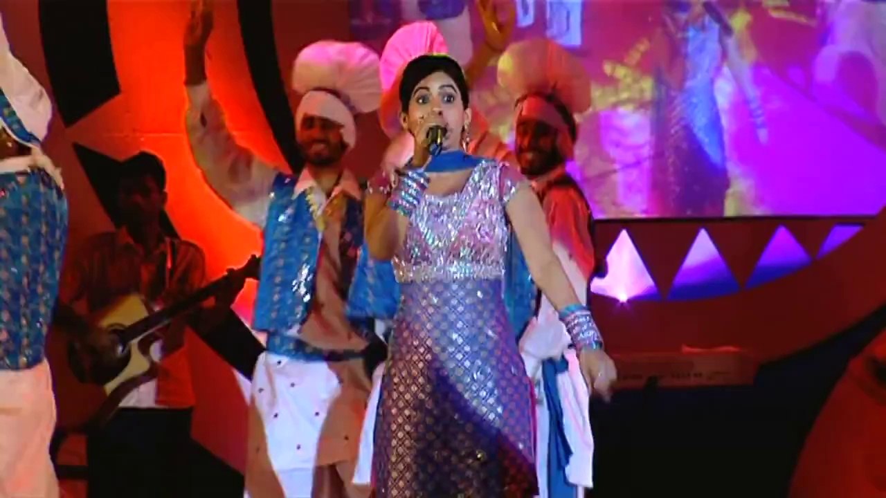 GOLI WANGU AWAAN MITRA @ MISS POOJA @ JUGNI LIVE @ HD LATEST PUNJABI SONGS 2014