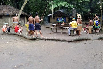 Índios assistem a jogo da Copa pela primeira vez na Bahia