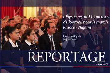 François Hollande reçoit 31 joueuses de football pour France - Nigéria #CM2014