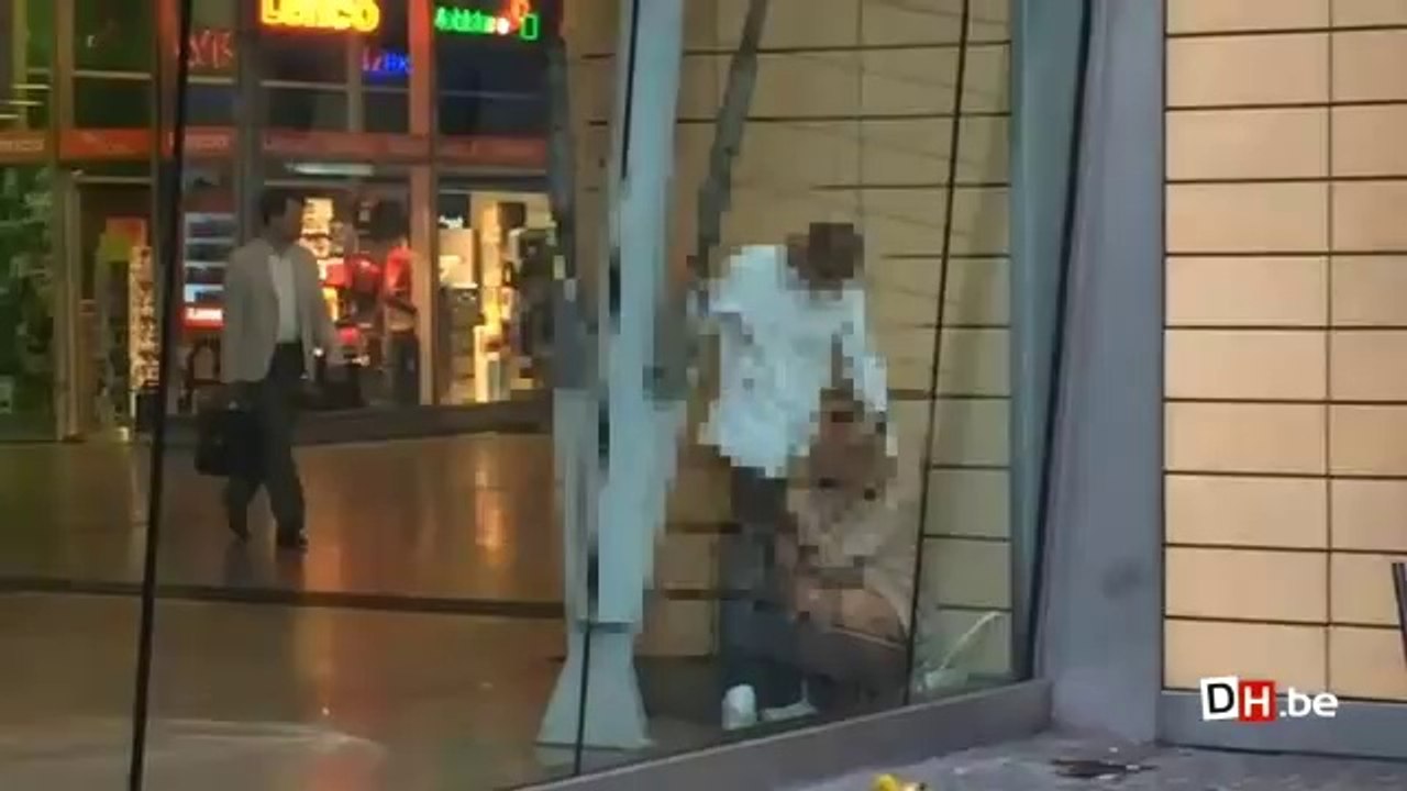 Sextape en plein coeur de la gare du Midi à Bruxelles.