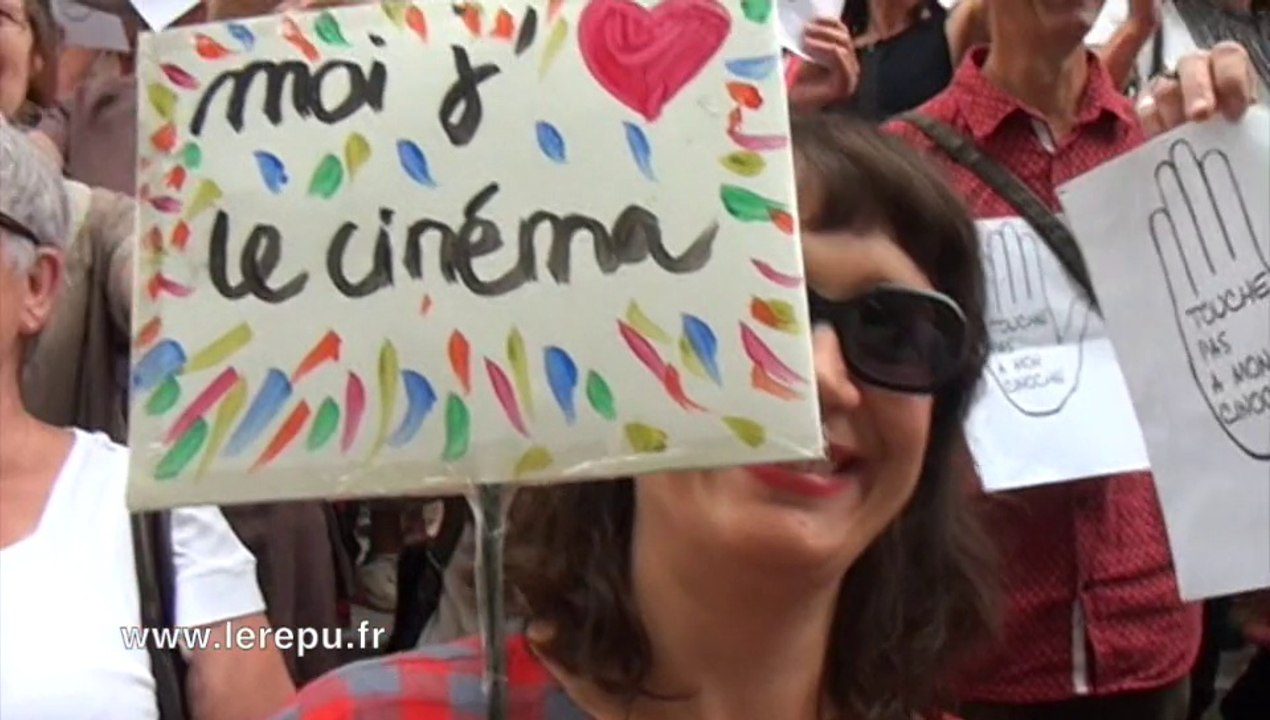 Manifestation pour le cinéma Le Capitole à Uzès