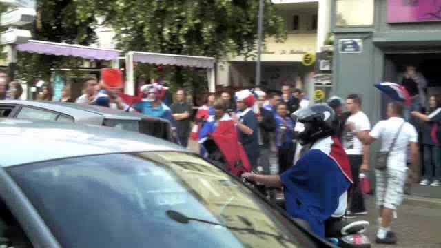Maubeuge : Les supporters de l'équipe de France fêtent la qualification