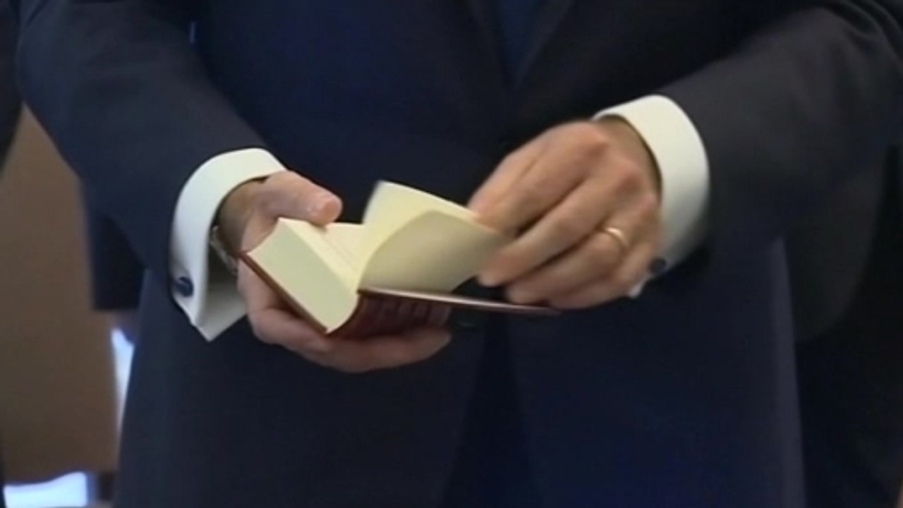 Spanish royals visit Pope Francis on their first trip abroad