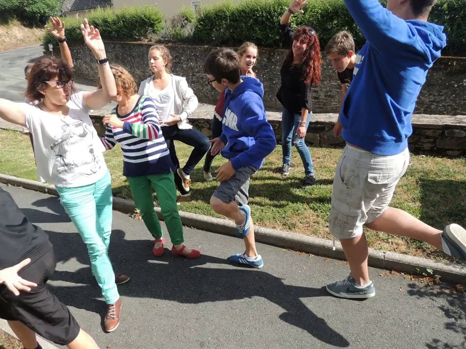 Nous dansons (Glorious) par l'aumônerie des collèges du Ségala