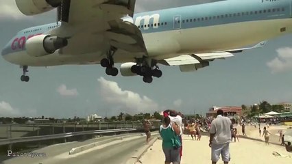 Airplane Landing OMG!!! This Is So Dangerous!!!