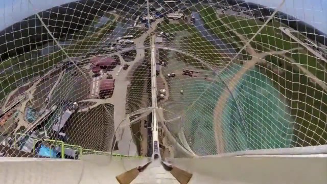 Toboggan à eau le plus haut du monde : en mode POV. Descente de la mort!