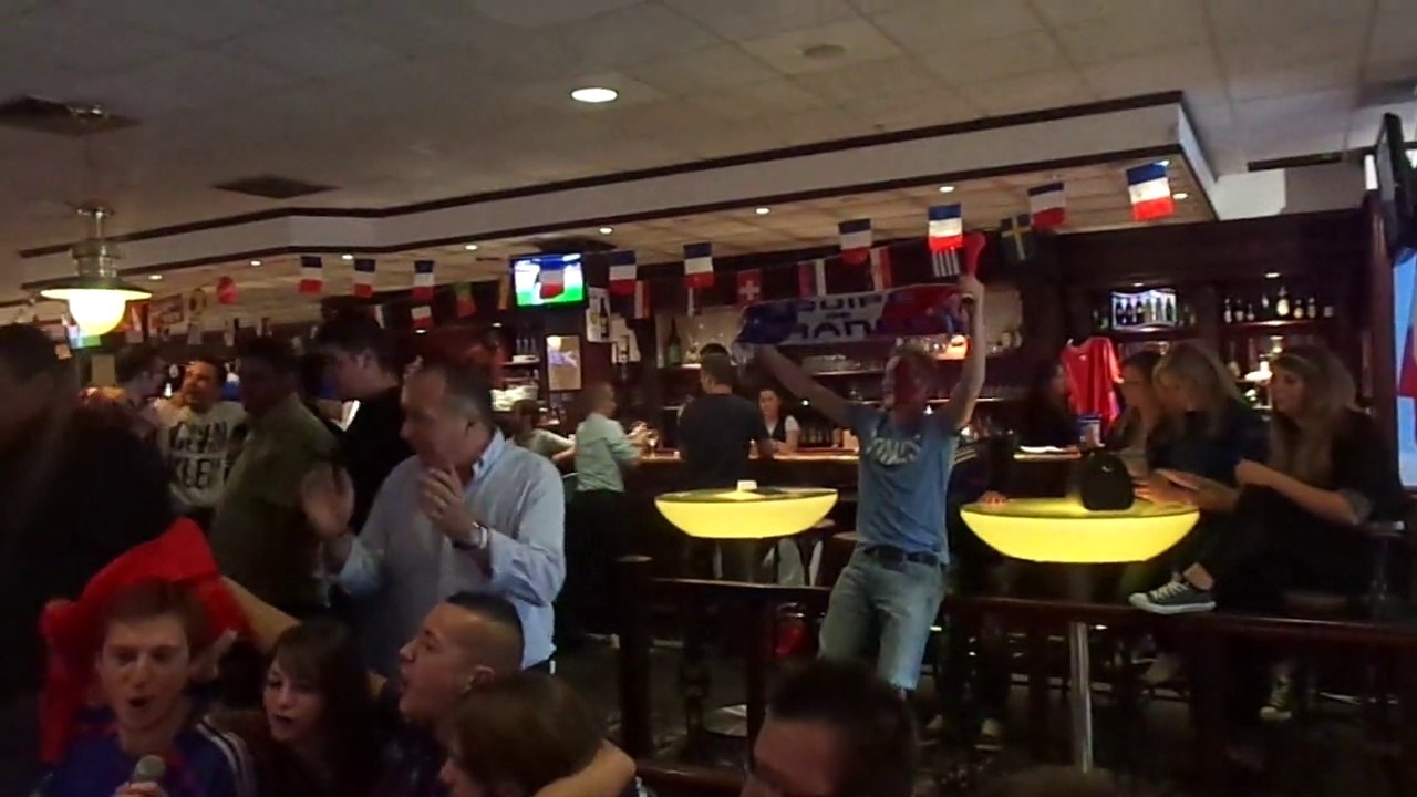 Marseillaise résonne au Bowling Quai 121, pour la France !...