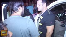 Salman Khan spotted with Himesh Reshammiya