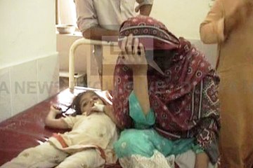 Dunya News - Woman and three daughters jump into River Jehlum to commit suicide.