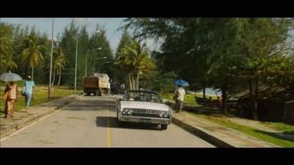 LE VIEUX QUI NE VOULAIT PAS FETER SON ANNIVERSAIRE Bande annonce officielle VF (2013)