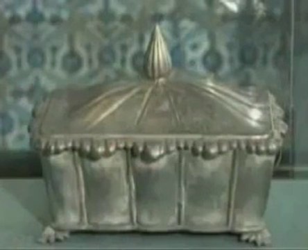 ویڈیو بہت نایاب ہے اس میں آپ صلی اللہ و علیہ وسلم کے زیر استعمال تمام چیزیں دیکھیں سبحان اللہ ۔