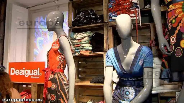 Desigual recibe las rebajas de verano con su Seminaked Party