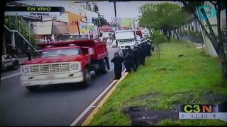 Repesión de protesta en Periférico Sur contra Hoy no Circula 2014 por parte de granaderos