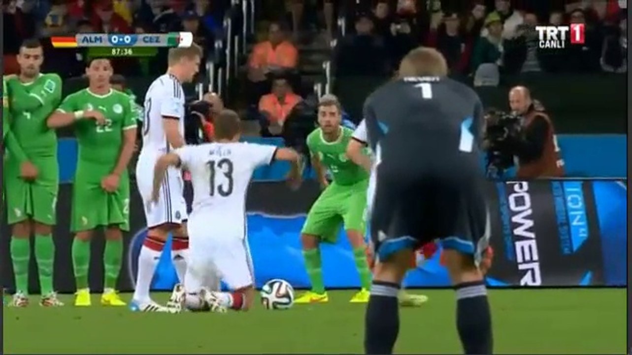 Almanya'nın Frikik Organizasyonuna Fütursuzca Gülen Trt Spikeri