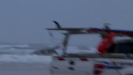 Une mère fonce en voiture dans l’océan avec ses enfants ! a voir