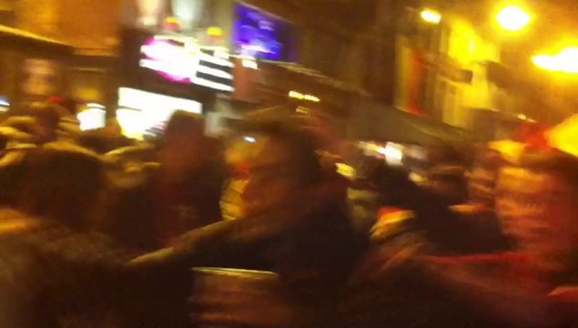 Ambiance place du Martyr à Verviers après le match des Diables Rouges contre les USA