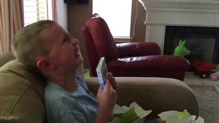 Crazy kid discovering his gift : Minecraft video game. Awesome reaction!