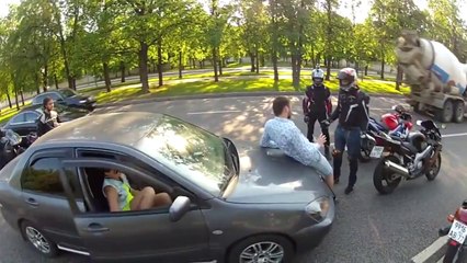 Un road Rage impressionnant qui fini en mode ENORME! Regardez la fin...