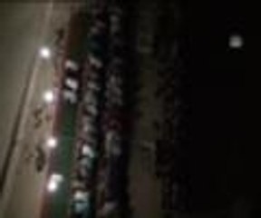 Teravih namazlarını caminin damında kılıyorlar