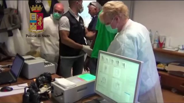 Pozzallo (RG) - Sbarco di migranti (30.06.14)