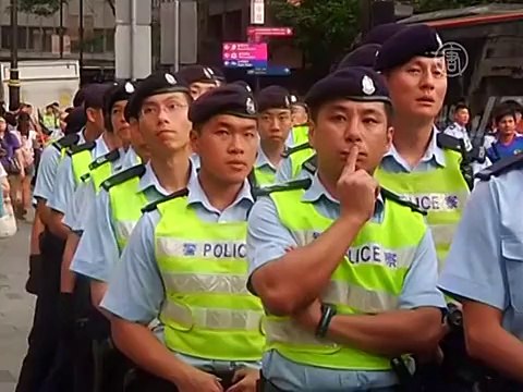 Полмиллиона гонконгцев вышли на улицы