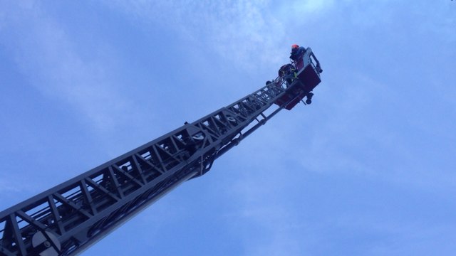 Exercice de sauvetage avec grande échelle