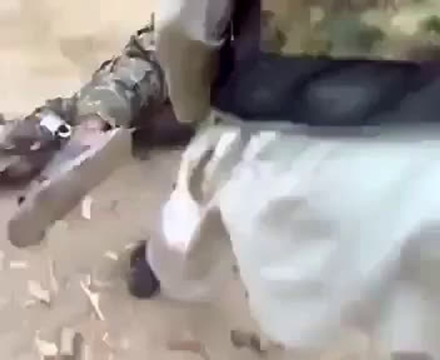 Taliban brutally torturing the Pakistan Army Soldier