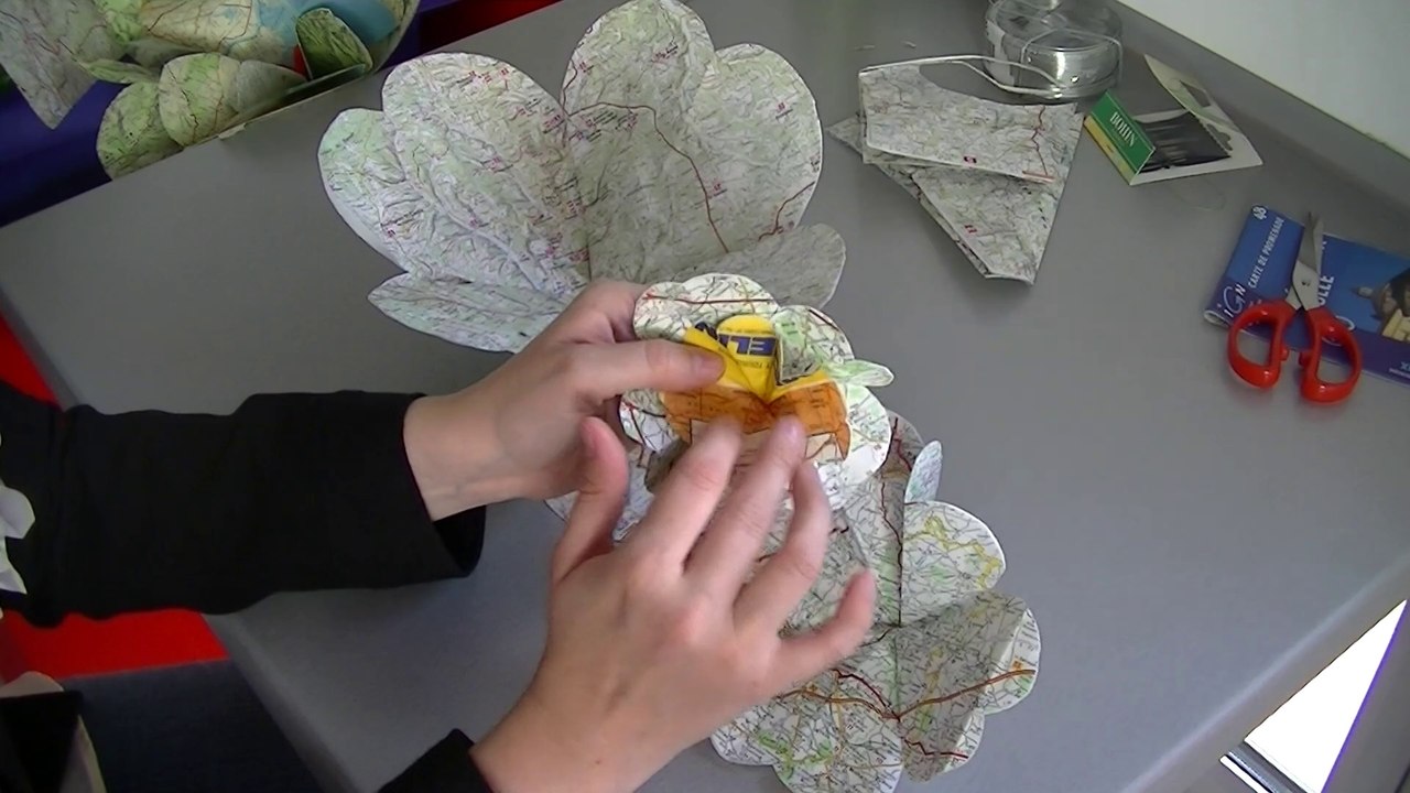 Maison des Arts : Tutoriel 3 - Explosive - Fleur en origami