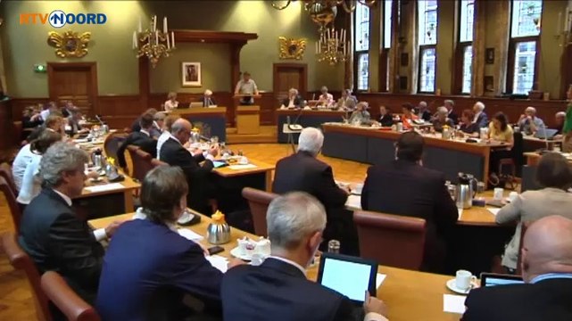 Boze actievoerders timmeren deur provinciehuis dicht - RTV Noord