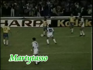Fecha a perna Maradona! Confira drible desconcertante aplicado por Romário no argentino