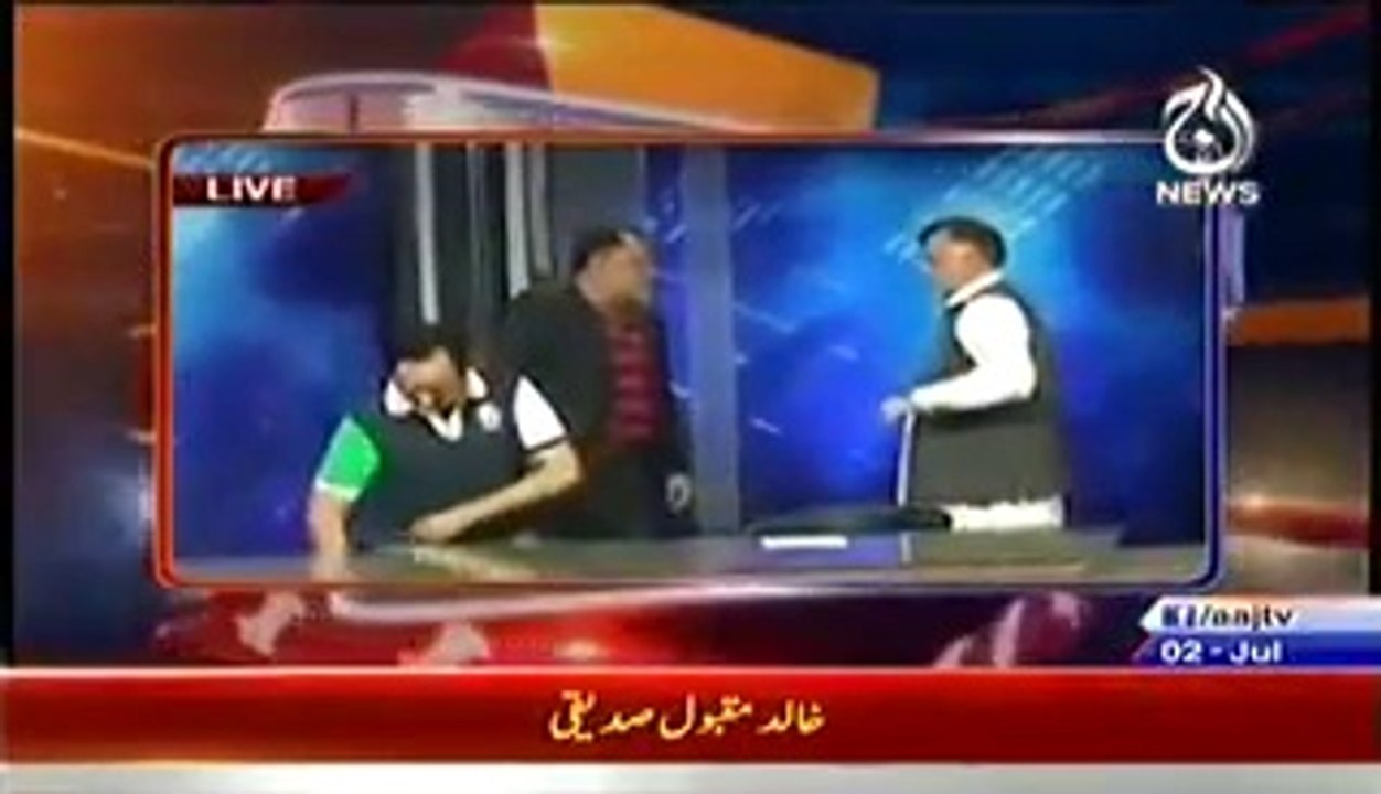 Nusrat Javed Aur Mushtaq Minhas Fight Discuss Karte Huwey