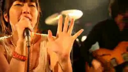 安東由美子が歌う『 平凡ガール』