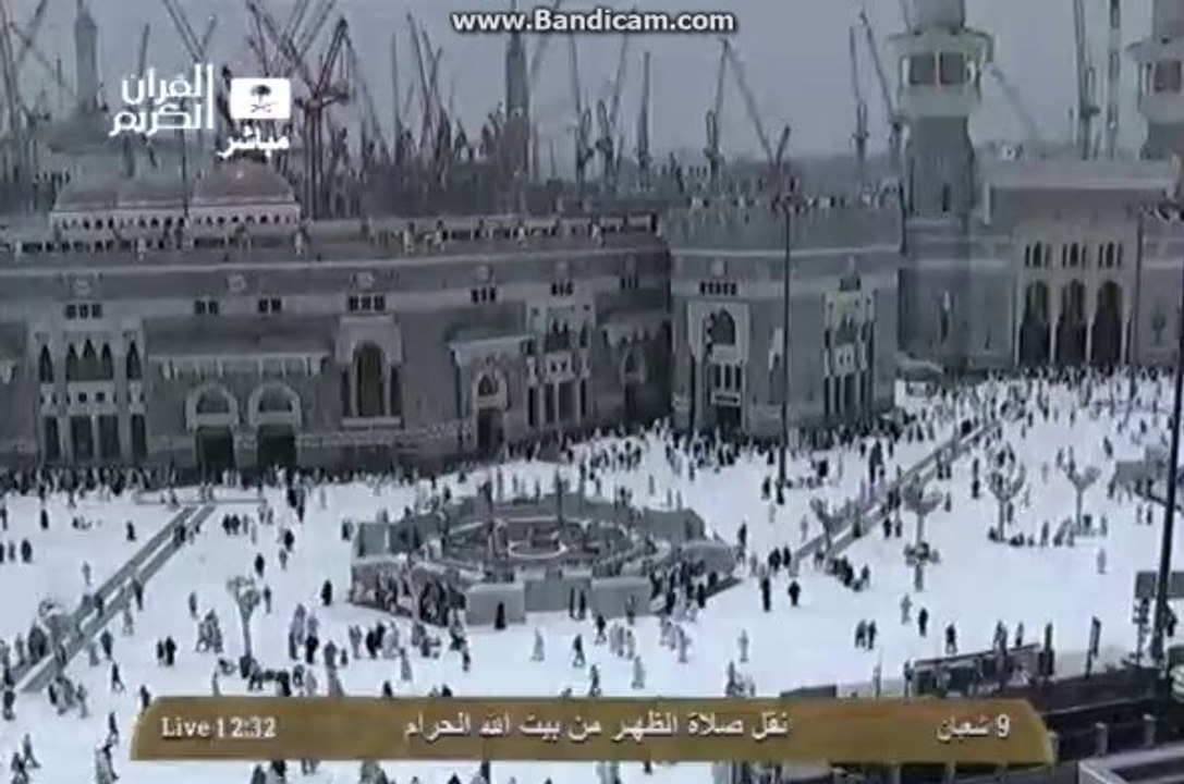 نمازِ ظہرکیئے نمازی حضرات مسجد الحرام میں آریے ہیں 2014-06-07