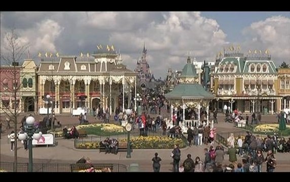 Discrimination: une association d’aide aux handicapés porte plainte contre Disneyland