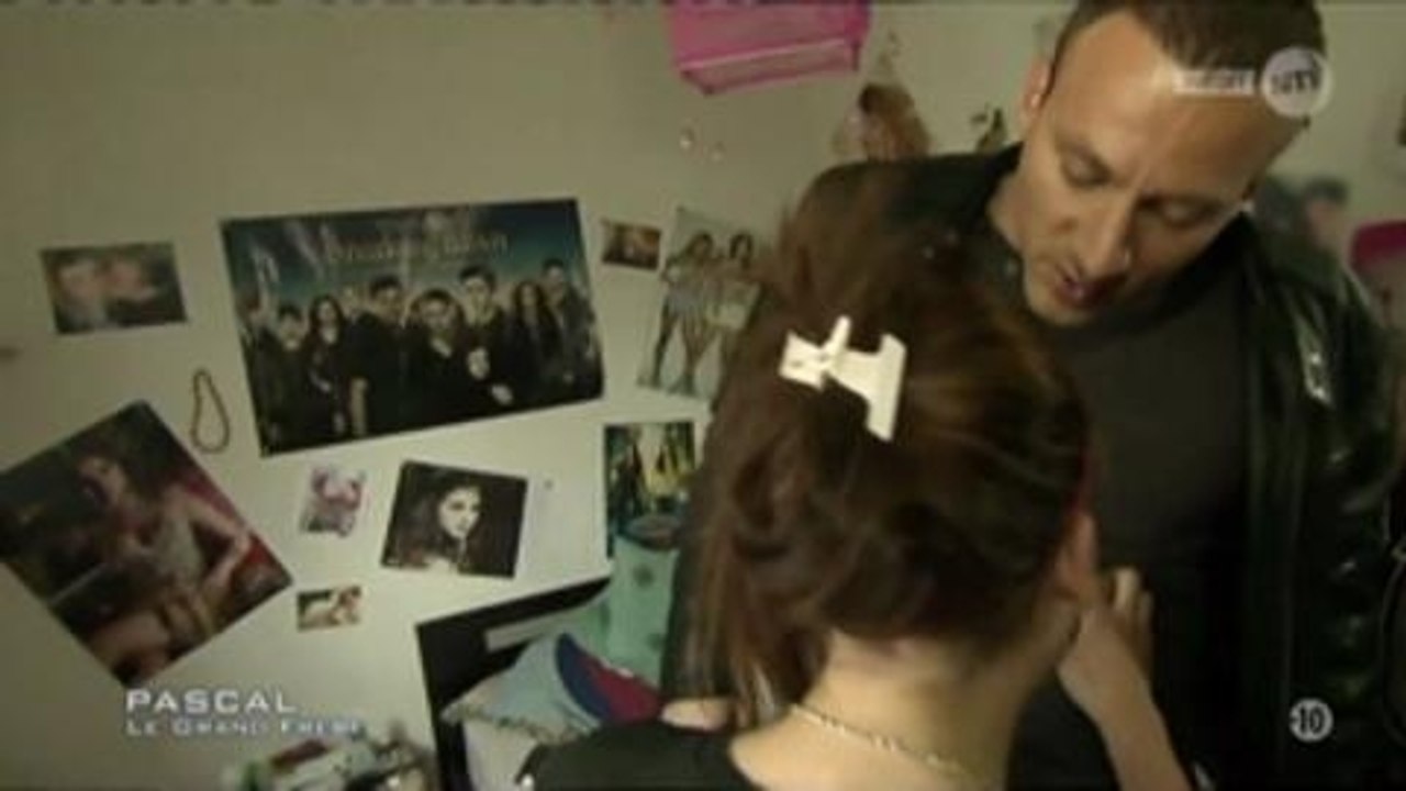 Clash entre "Pascal le grand frère" et une ado