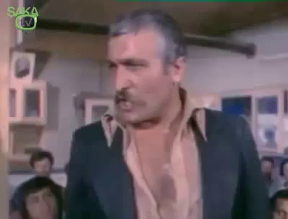 saban sahte kabadayi yan bakma sahnesi