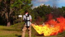 Best way to cook HOTDOGS : with a Flamethrower