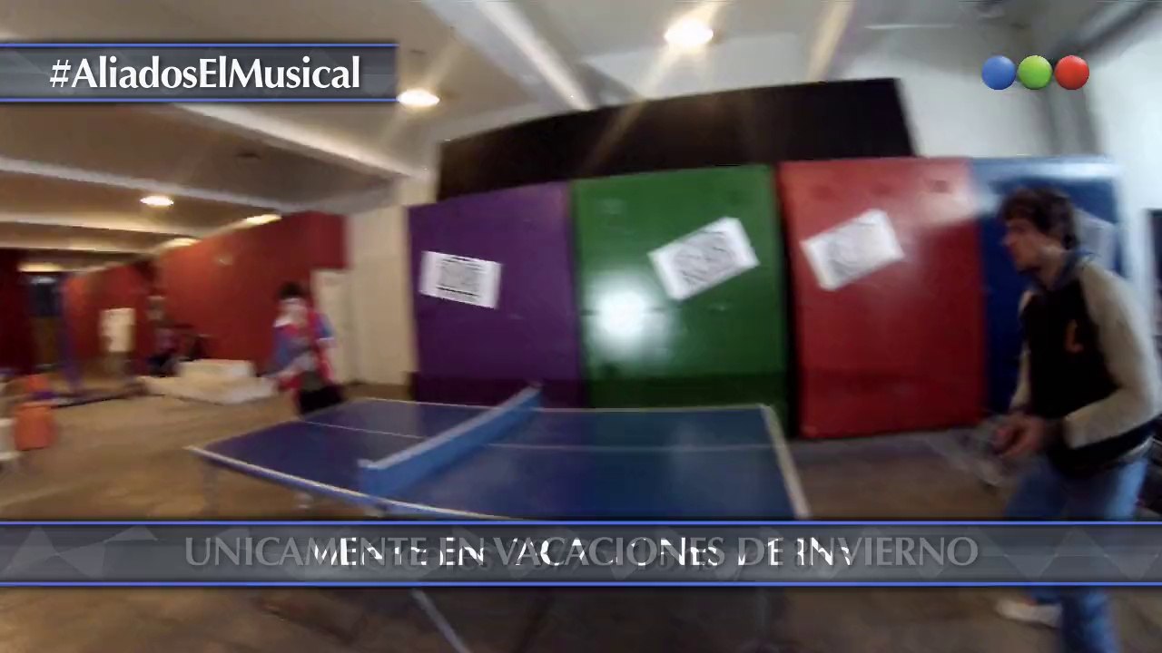 Aliados en Rex – Los Aliados juegan ping pong