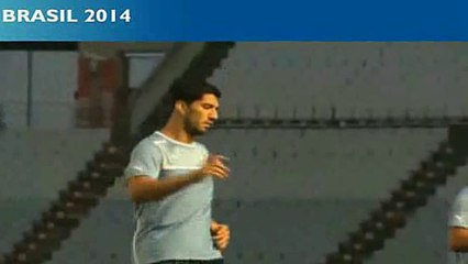 Suarez confiesa que mordio a Chiellini y pide disculpas