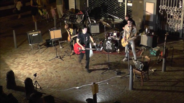 Jailbreak (ACDC) + Gloria (THEM) repris par les Economist Frogs