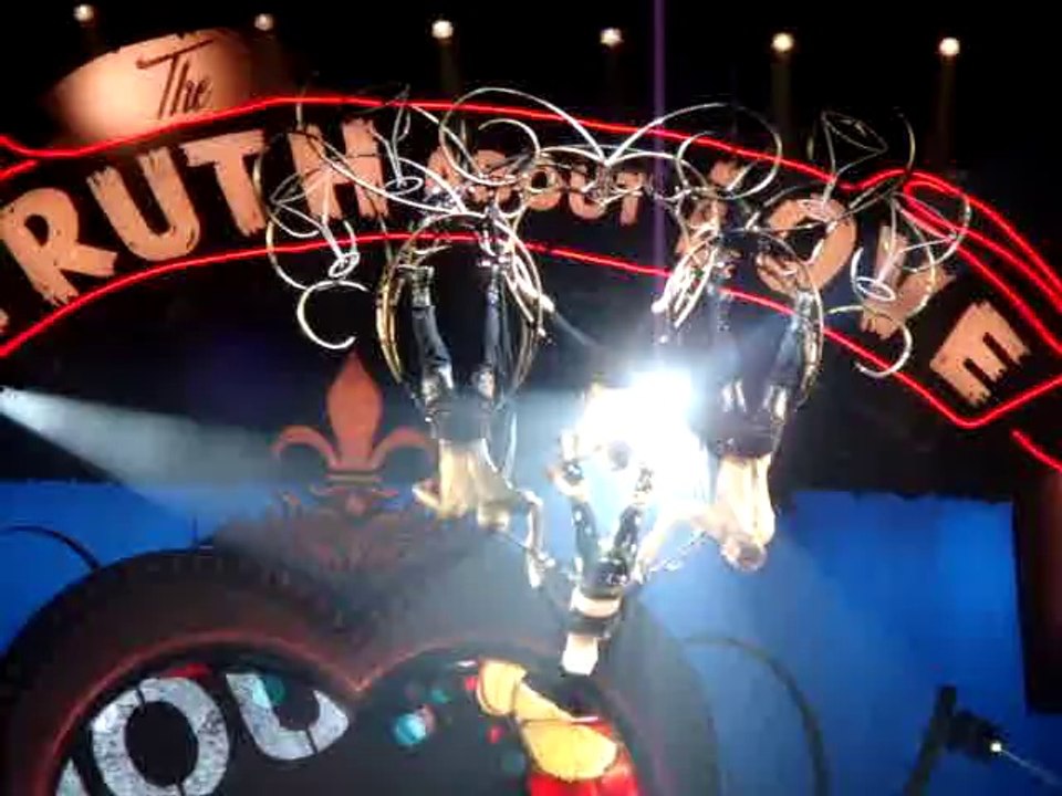 P!nk - Raise Your Glass