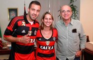 Canteros chega ao Ninho ao lado do presidente do Flamengo