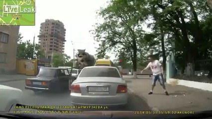 Arabadan Çöp Atan Adama Güzel Ayar