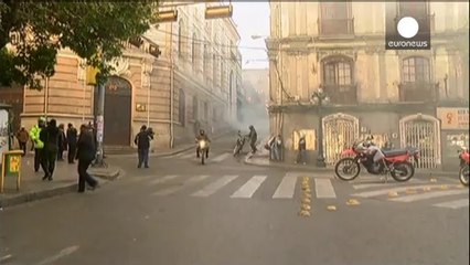Bolivia, poliziotti in agitazione, chiedono aumenti