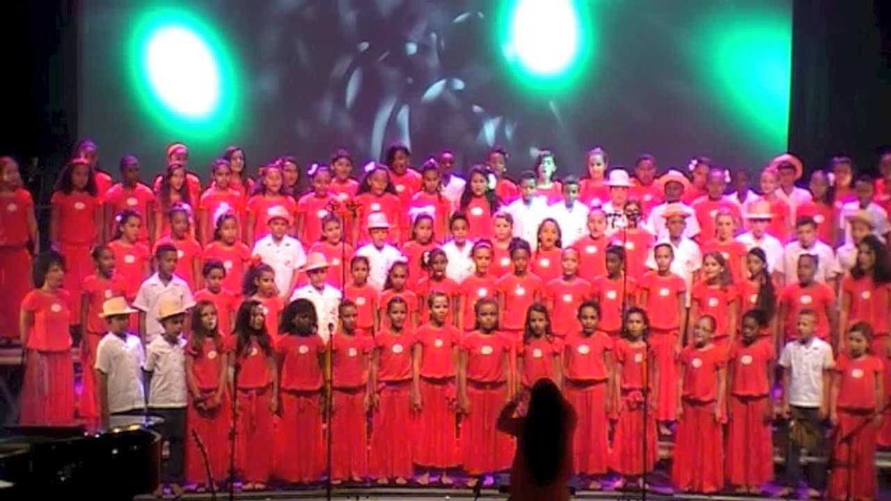 Académie de la Réunion - rencontres académiques des chorales du 1er degré 2014 : "Ti bal lontan"- Chorales des écoles Charles Isautier et Champcourt (Le Tampon)