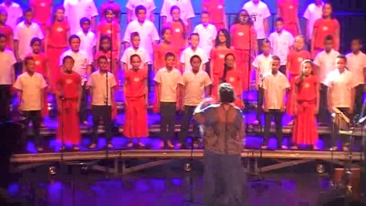 Académie de la Réunion - rencontres académiques des chorales du 1er degré 2014 : "Ti bal lontan"- Chorale de l'école du centre, Cilaos