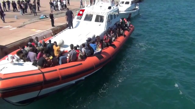 Augusta (SR) - Arrivo dei migranti al porto (02.07.14)
