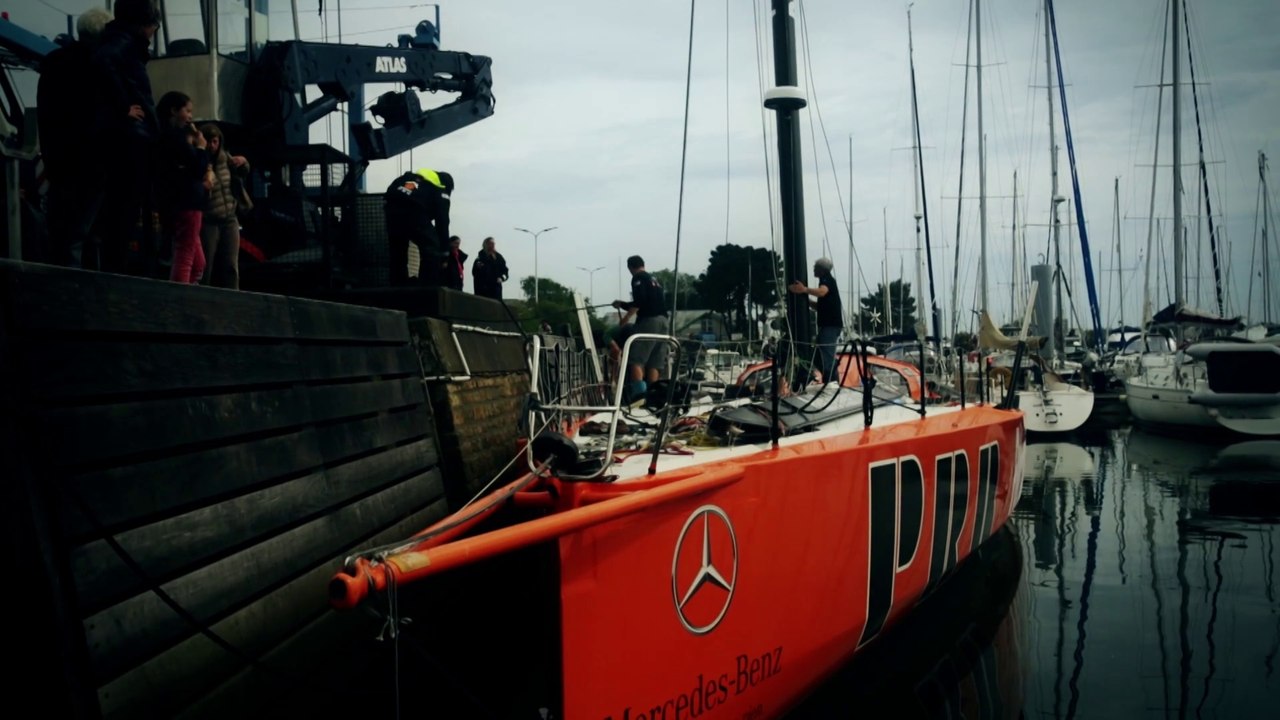 Vincent Riou, vainqueur du Vendée Globe 2004-2005, met à l'eau son PRB nouvelle version