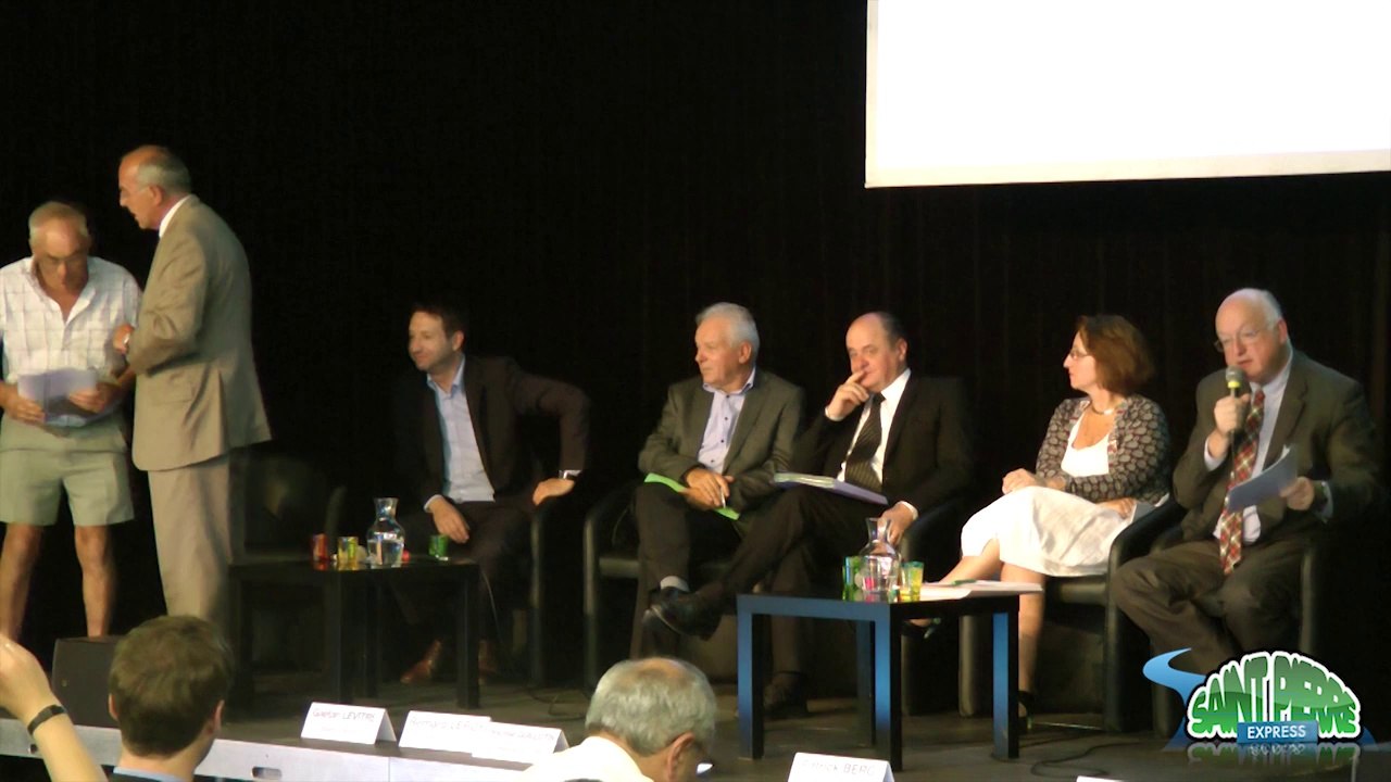 liaison A28-A13 - Alizay - 11 - questions réponses sur l'autoroute inutile, un oui à l'autoroute, il y en a, et un habitant va présenter son habitation aux politiques gênés